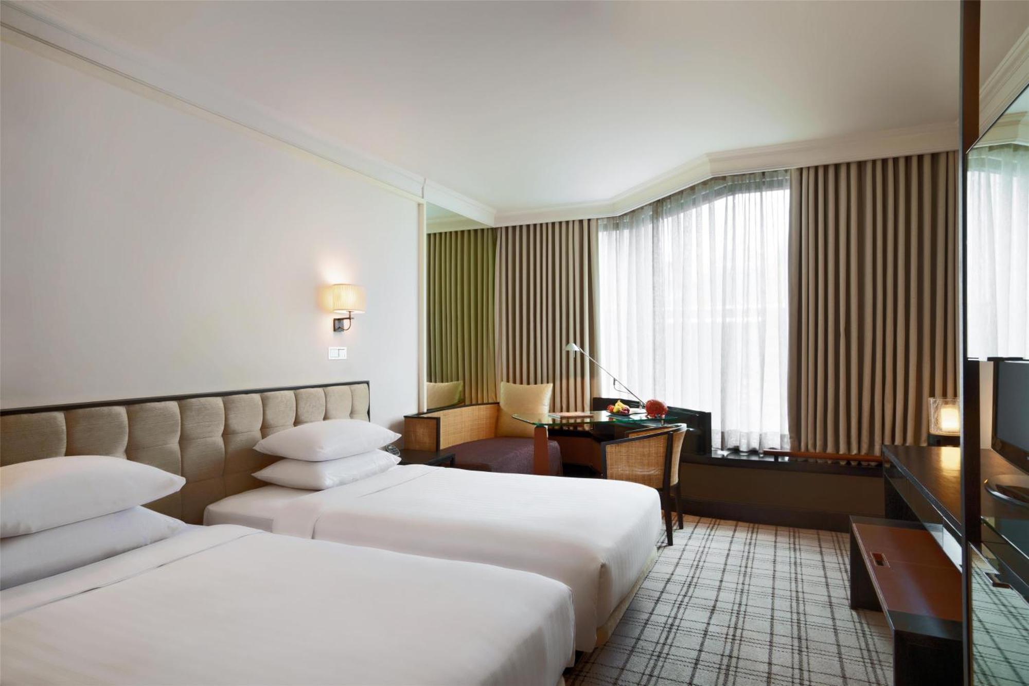 Grand Hyatt Erawan - Sha Certified 5*